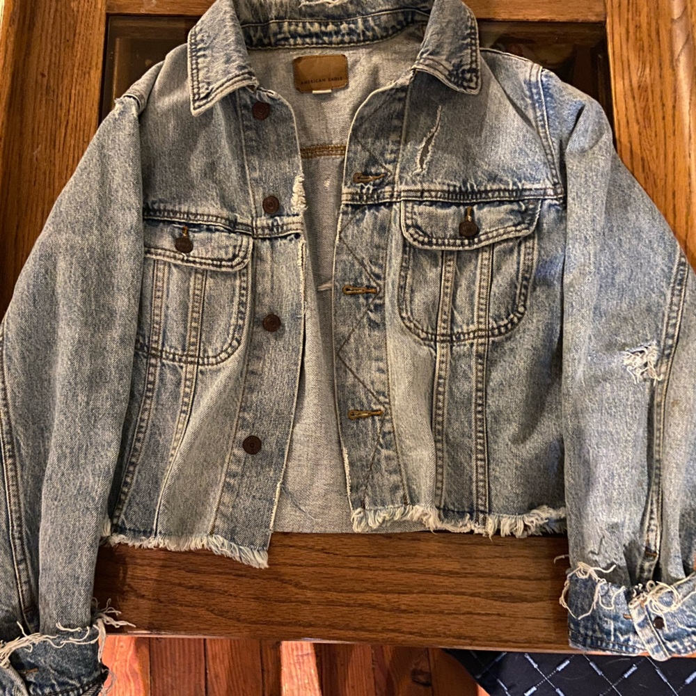 American Eagle Cropped Jean Jacket Size Medium